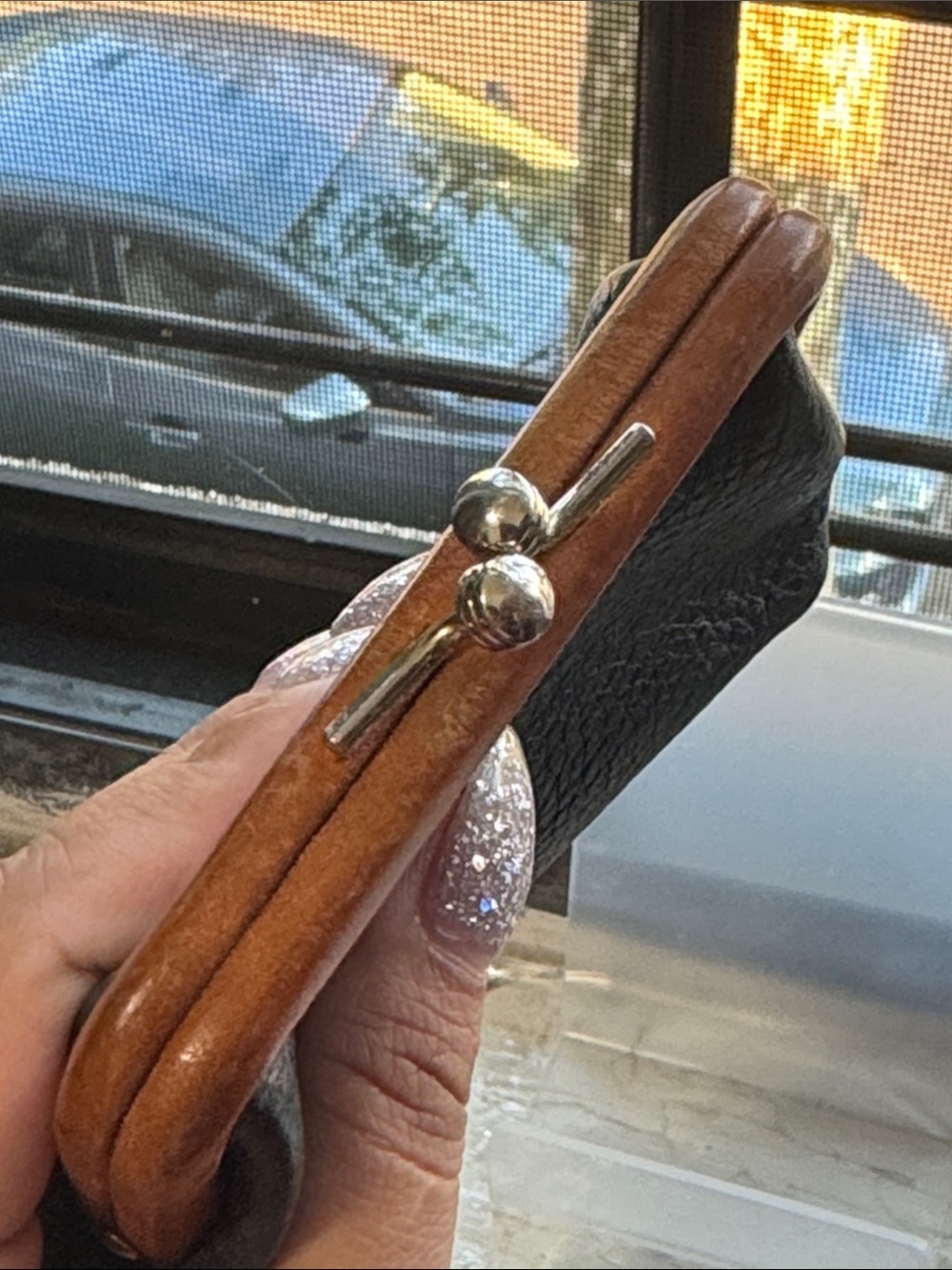 Dooney & Bourke vintage coin Kiss-Lock - Picture 8 of 12
